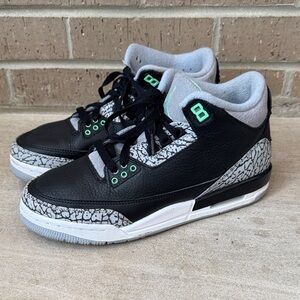 Jordan boys 7Y Jordan 3 green glow gray black DM0967-031 mid sneakers